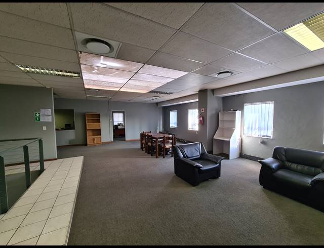 1,414M² WAREHOUSE TO LET IN MEADOWDALE